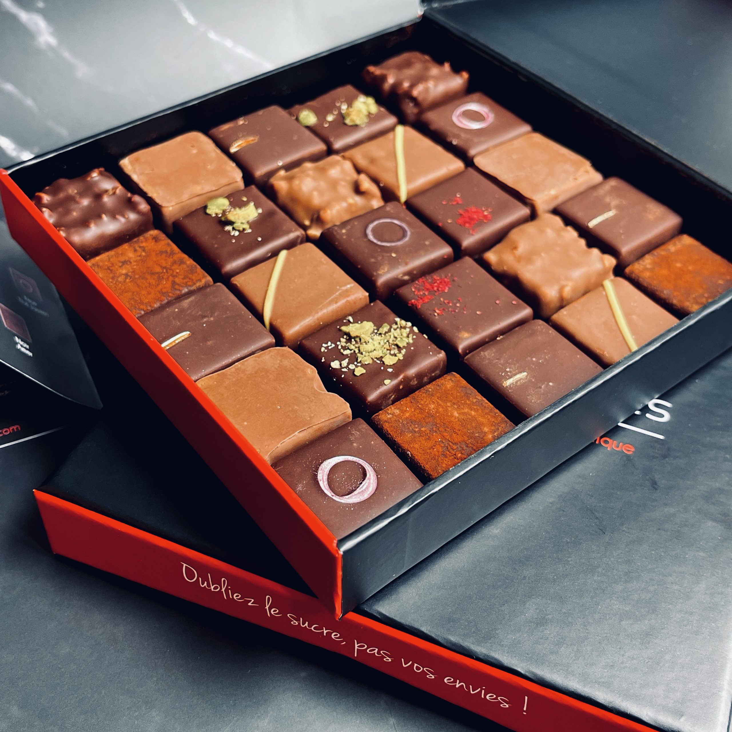 Coffret Découverte Ganaches et Pralinés – 9 chocolats - Pâtisseries  Chocolats IG Bas - Les Belles Envies